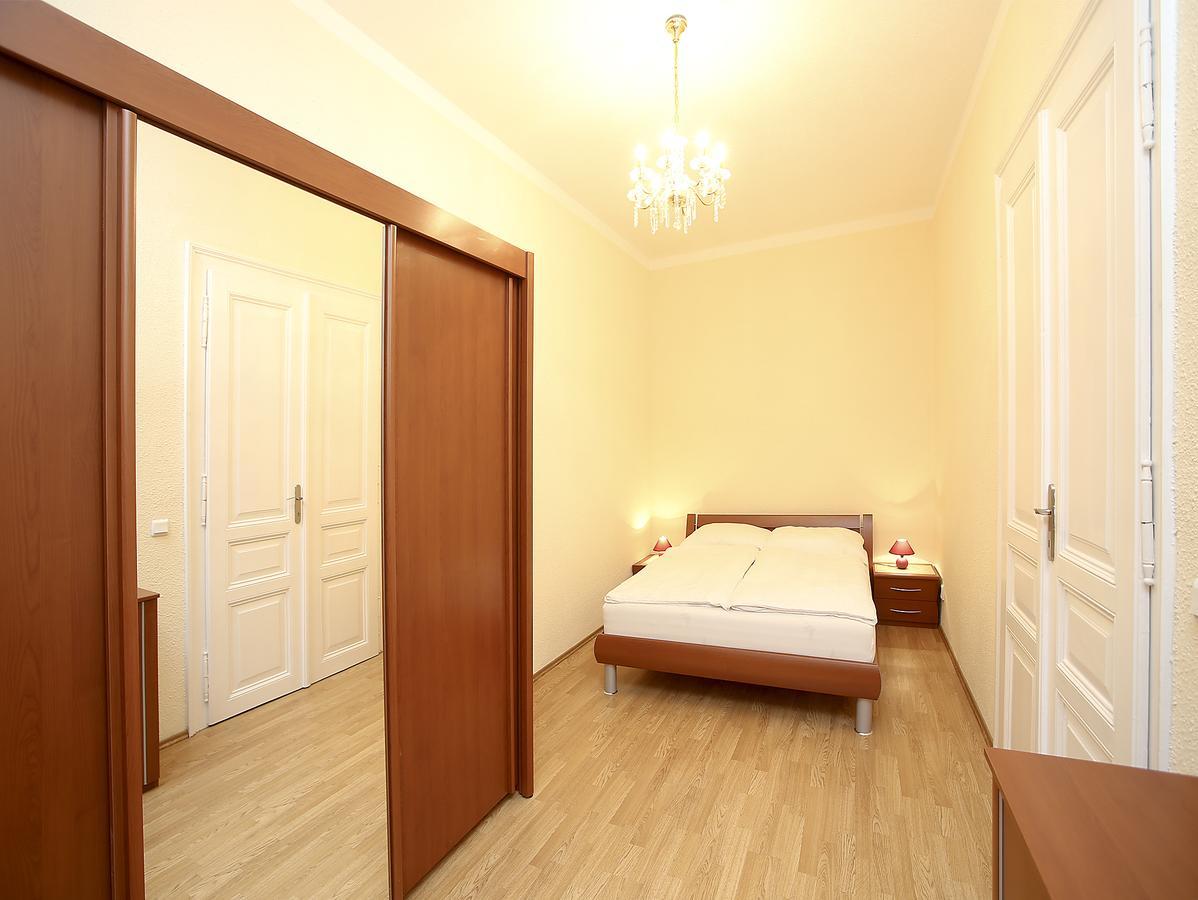 דירות קרלובי וארי Apartman Moravska 188 מראה חיצוני תמונה