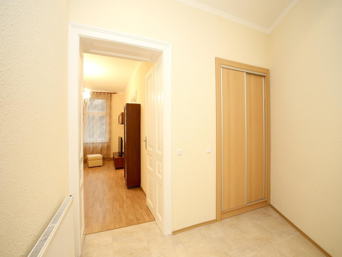 דירות קרלובי וארי Apartman Moravska 188 מראה חיצוני תמונה